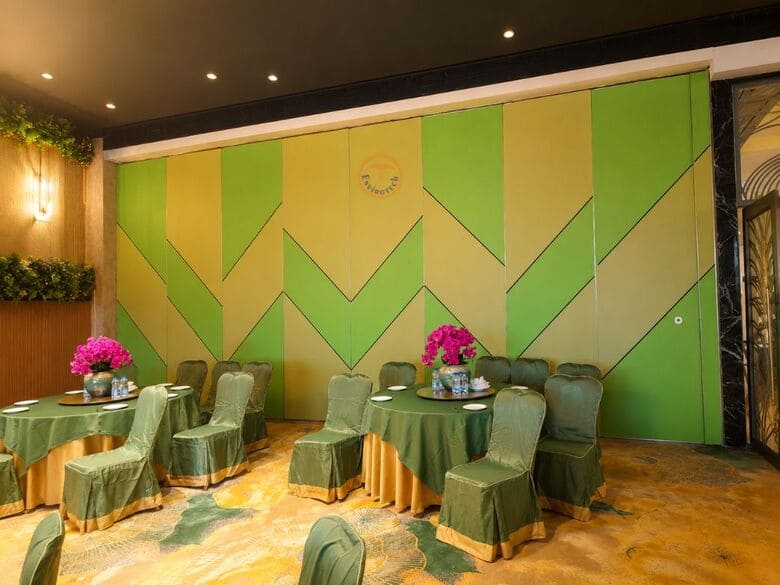 Acoustic sliding folding partition